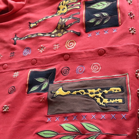 Onque Casuals Women's button top - Picture 3 of 5